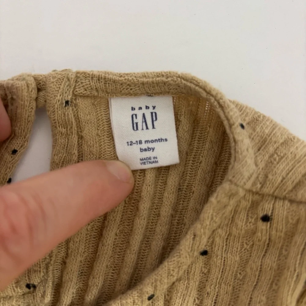 GAP Baby Beige Knit Shirt Size 12-18 months